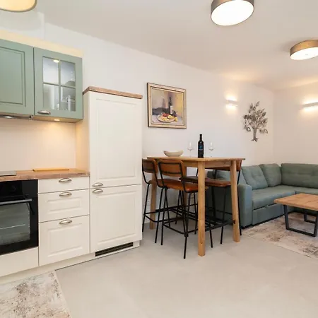 Mira Apartment *