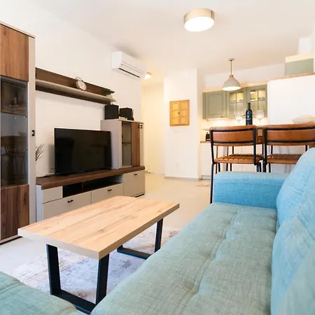 Mira Apartment *